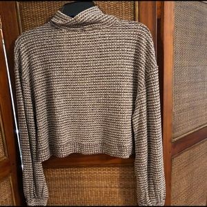 Cropped knit turtle neck